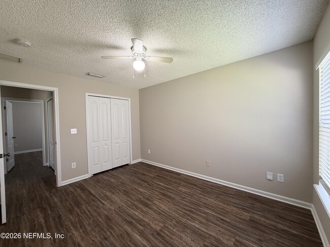 Building Photo - 6902 Southern Oaks Dr W