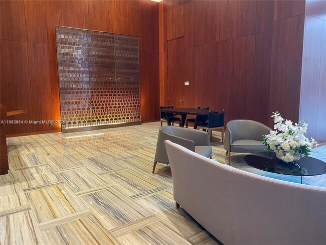 Building Photo - 1300 Brickell Bay Dr