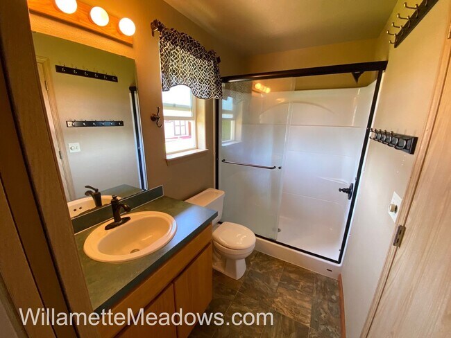 Building Photo - Beautiful 3 Bedrooms, 2 Bathrooms, In Aumsville