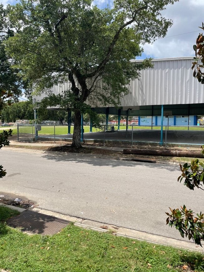 Building Photo - 4BD/2BA in the heart of MidCity