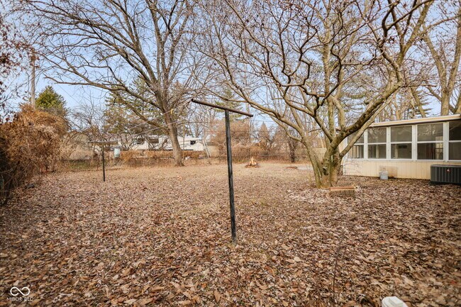 Building Photo - 8856 Moll Dr