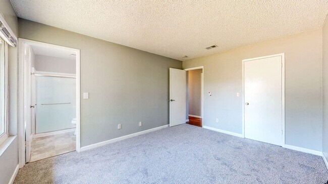 Building Photo - 8690 Lords Manor Way