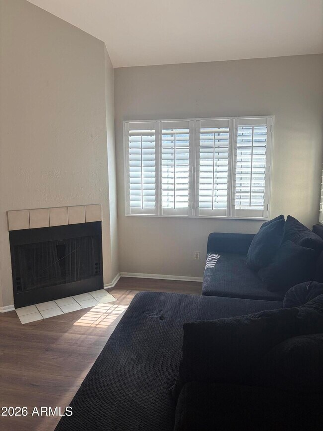 Building Photo - 930 N Mesa Dr