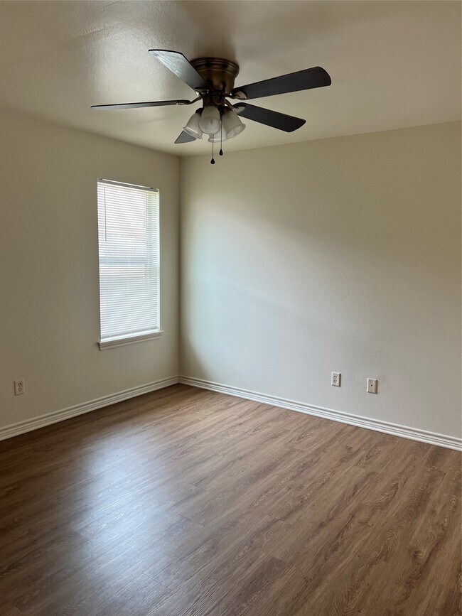 Building Photo - 717 N Marshall Ln