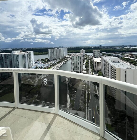 Building Photo - 15901 Collins Ave