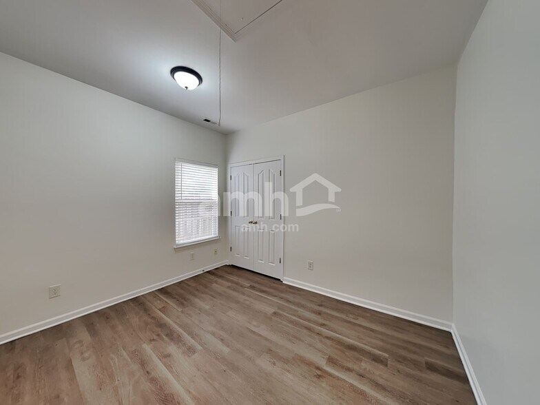 Building Photo - 157 Flanders Dr