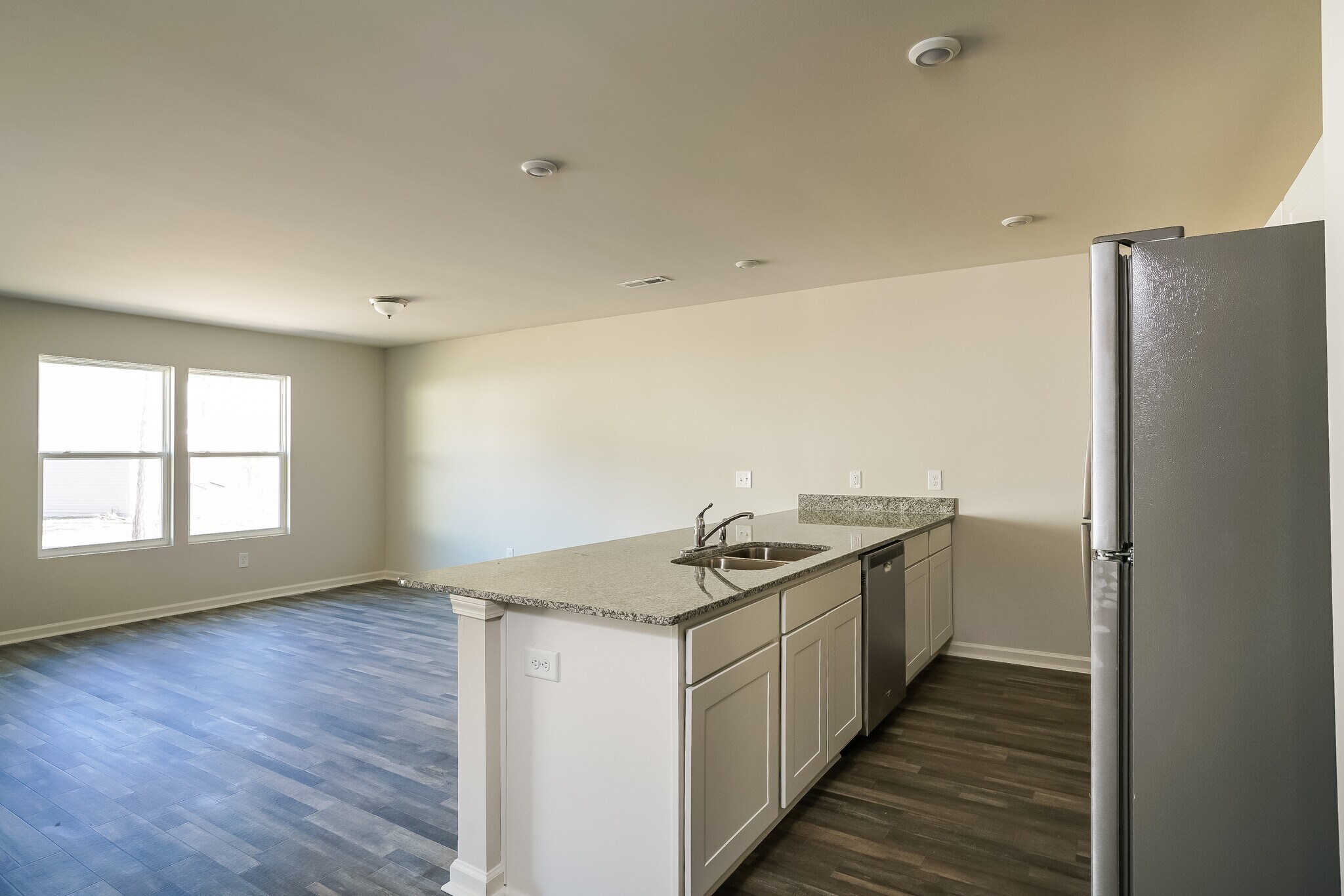 Building Photo - 694 Hadley Ct SE