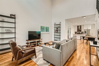 Building Photo - 4916 McKinney St