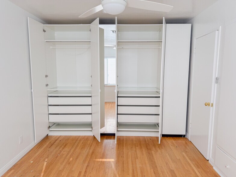 Building Photo - 925 Park Paseo