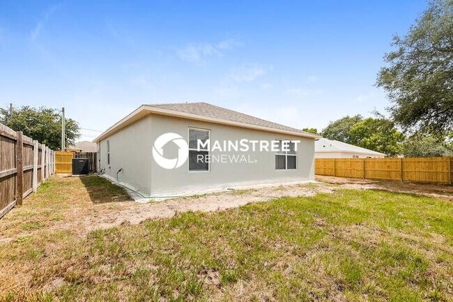 Building Photo - 3 Bedroom Pet-Friendly Home in Kissimmee, FL with Main Street Renewal