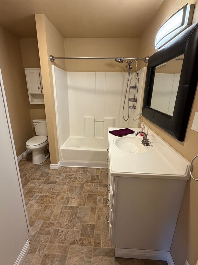 Building Photo - 3 bedroom home in Shasta Lake City