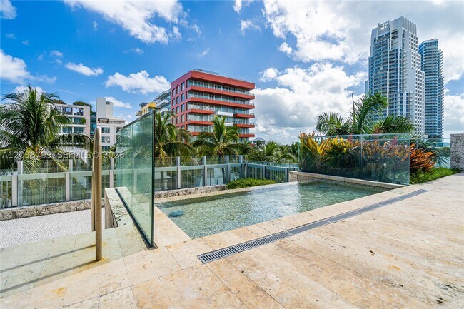 Building Photo - 120 Ocean 700
