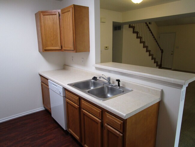 Building Photo - 5004-5006-5006 Betty Jean Way