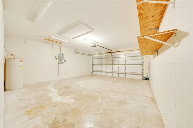 Building Photo - Spacious 3-Bed, 2-Bath Home for Rent in SW...