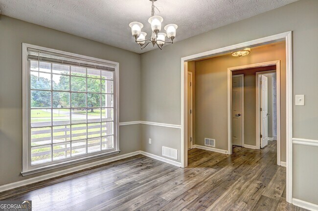 Building Photo - 604 Cloudland Dr