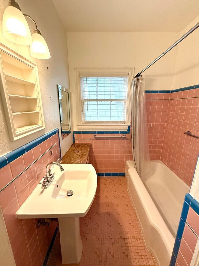 Building Photo - Historic Charm Near Woodlawn Lake! 3 Bed, 2 Bath Home with Hardwood Floors