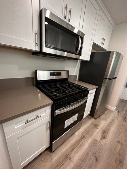 Building Photo - 655 Rose Ave