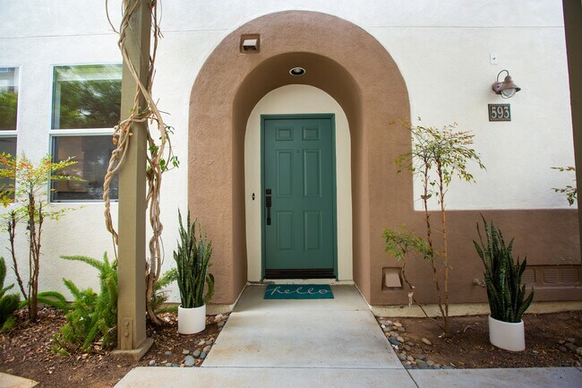 Building Photo - 593 Sweet Pea Pl