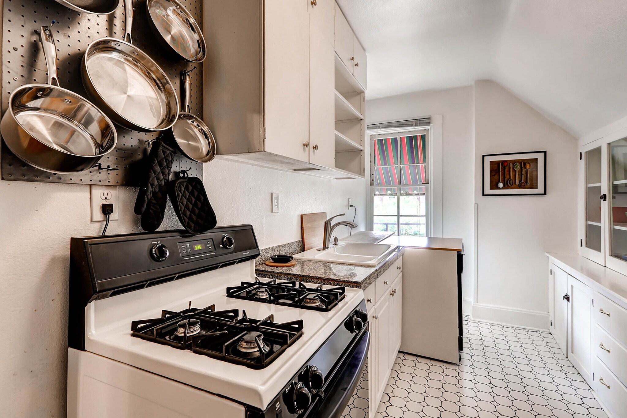 Building Photo - 1638 N Ogden St