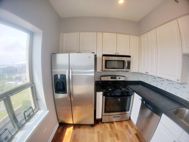 Building Photo - 100 N Hermitage Ave