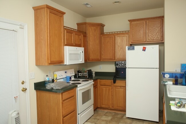 Building Photo - Webland Park Townhome