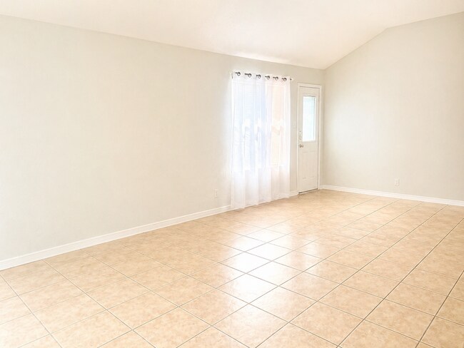 Building Photo - 2107 Charleston Ct
