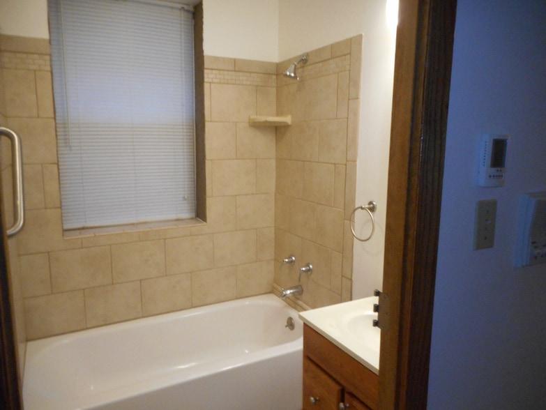 Building Photo - 4616 W Jackson Blvd