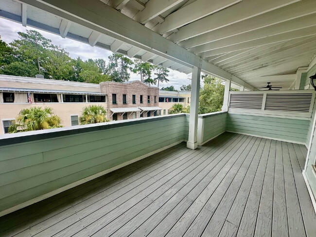 Building Photo - Downtown Living in The Heart of The Blufft...