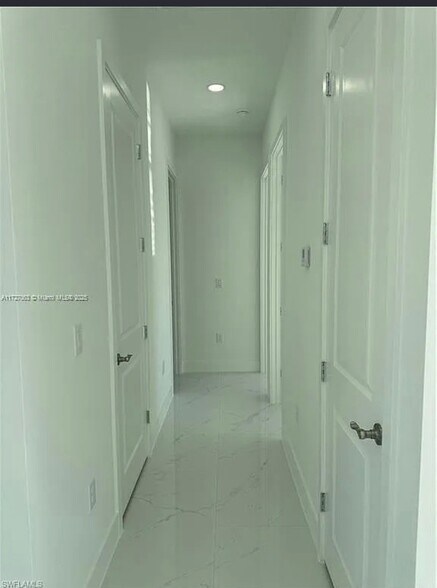 Building Photo - 1028 Eubanks St