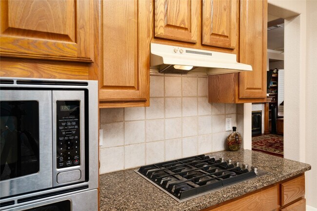 Building Photo - 107 Yaupon Ln