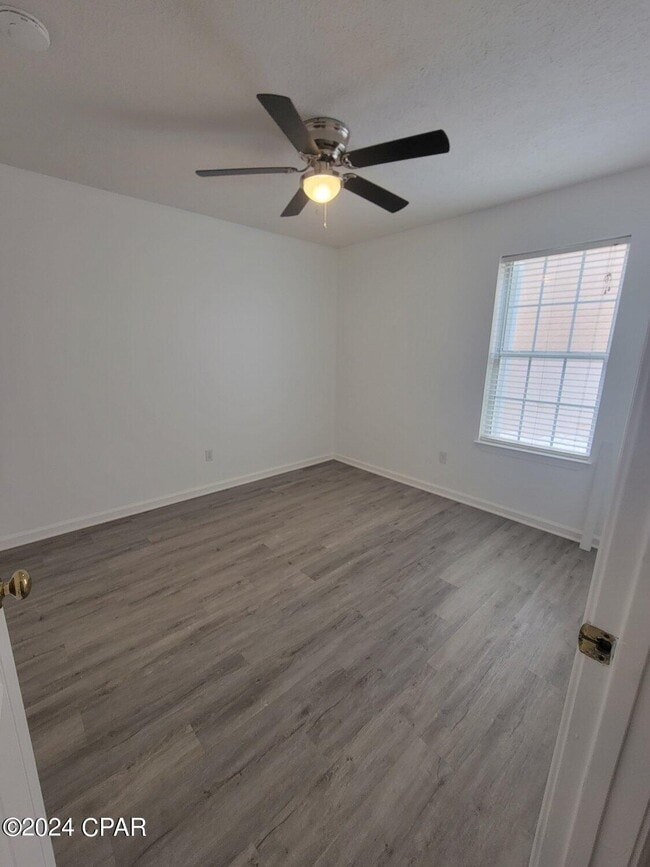 Building Photo - 1609 Vecuna Cir