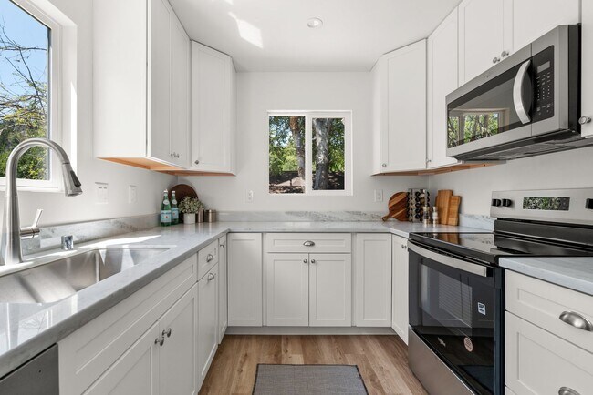 Building Photo - Spacious Newly Built ADU – Modern Comfort Close to Town