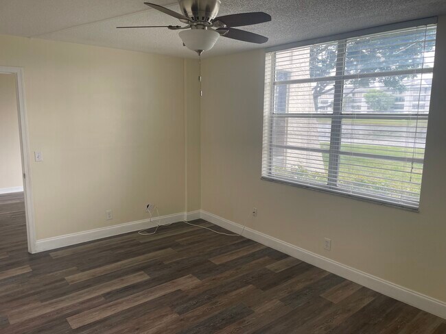 Building Photo - 9420 Poinciana Pl