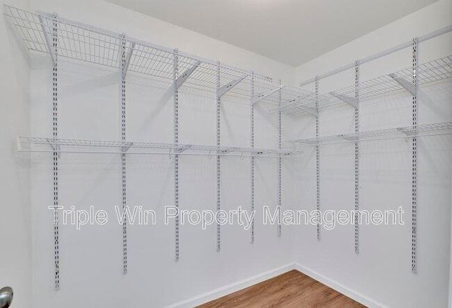 Building Photo - 1661 Rishon Hill Dr