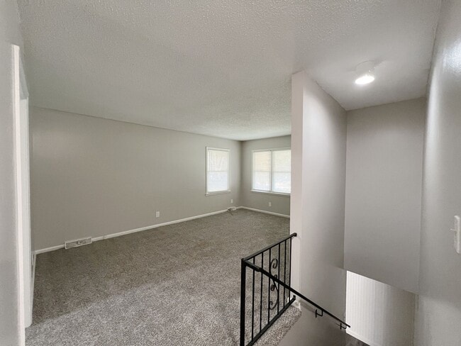 Building Photo - SEE IT NOW: Beautiful 2-Bedroom Home in Lo...
