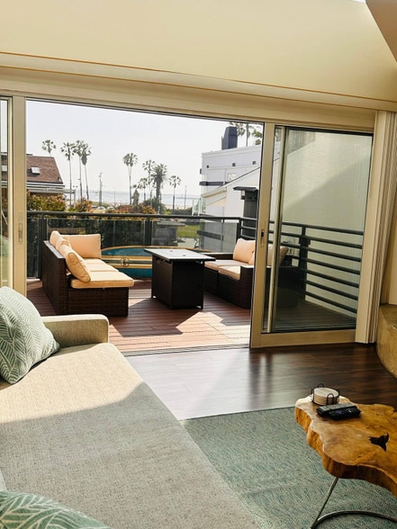 Building Photo - 6672 Vista Del Mar