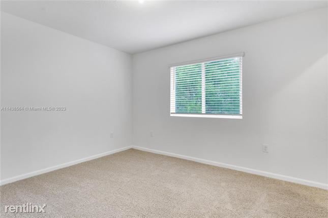 Building Photo - 3 br, 2 bath House - 2445 SE 10Th Street
