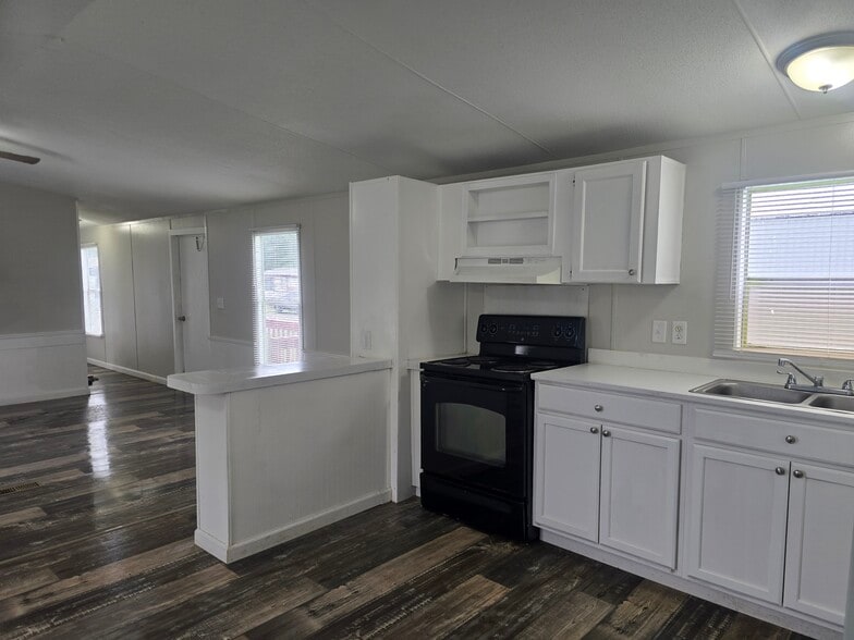 Building Photo - 210 Jamback Rd