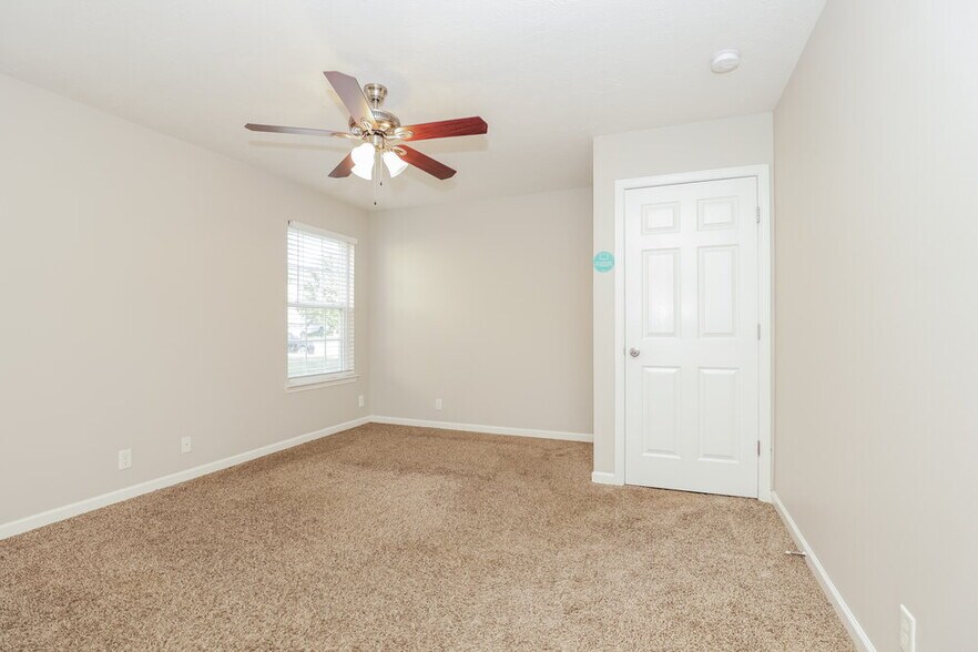 Building Photo - 7140 S Hampton Blvd
