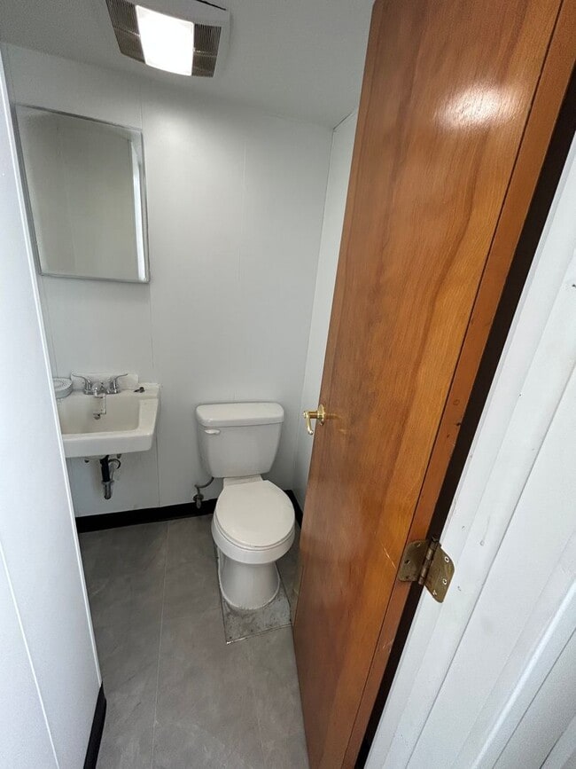 Building Photo - NORWOOD- Cozy 2 bedroom 1 bath