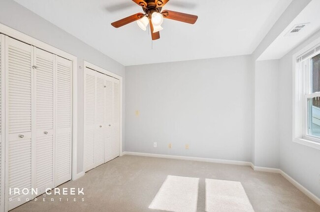 Building Photo - 8 Briar Knoll Ct