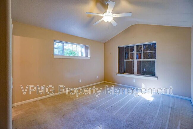 Building Photo - 8019 NE 61st St