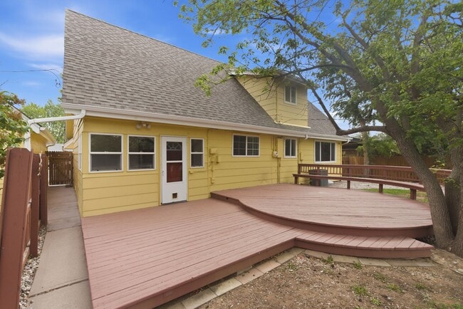Building Photo - 8111 E Briarwood Blvd