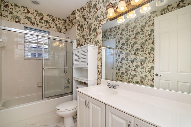 Building Photo - 2002 Graden Dr