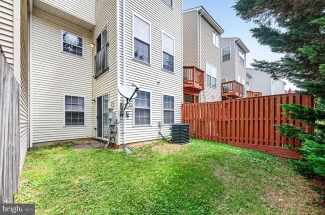Building Photo - 9743 Quiet Brook Ln