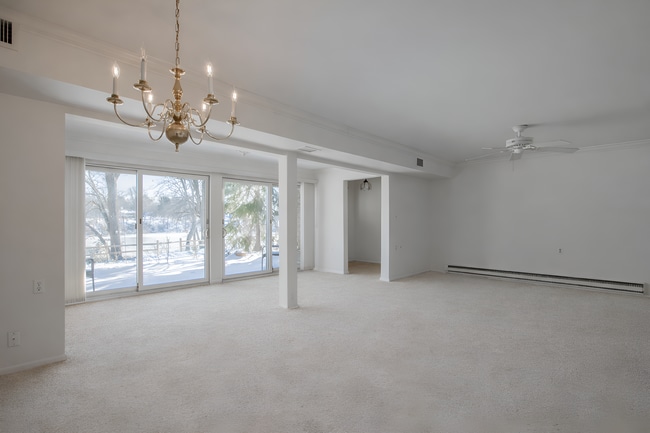 Building Photo - 24 Danbury Ct