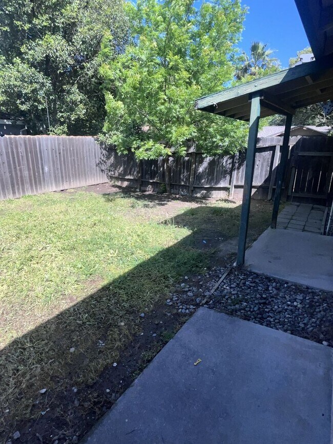 Building Photo - 5549-5551 Aspenwood Ct