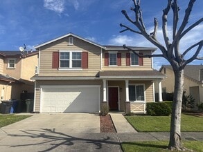 Building Photo - Turlock 4 Bedroom 3 Bathroom Home