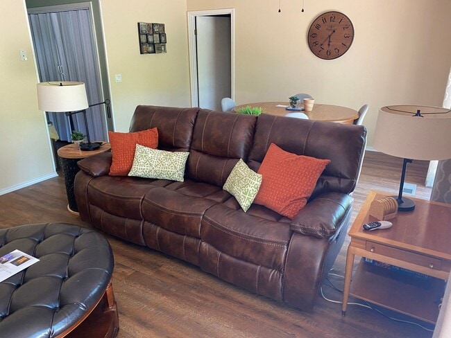 Building Photo - West Gate Area | Home | Furnished