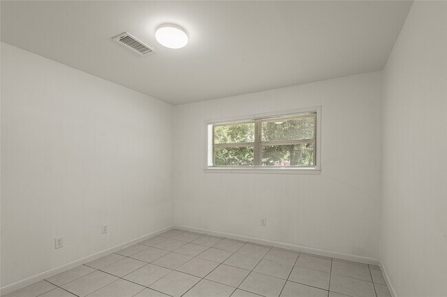 Building Photo - 604 Hayman St